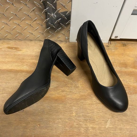 CLARKS (Worn Once!) Women's Alayna Ray Pumps Black Leather Block Heels, Size 8.5 - Picture 5 of 11